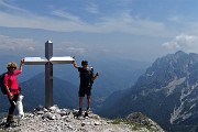 04 Alla croce dell'anticima est di Corna Piana (2226 m)